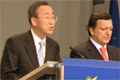Ban Ki-moon (L) and Jose Manuel Barroso brief press